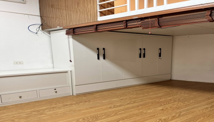 Cho thuê căn hộ Tầng 2 Tập thể  Phố Hàng Quạt 60m2, 2 ngủ,  Full đồ, 9 Triệu/tháng.